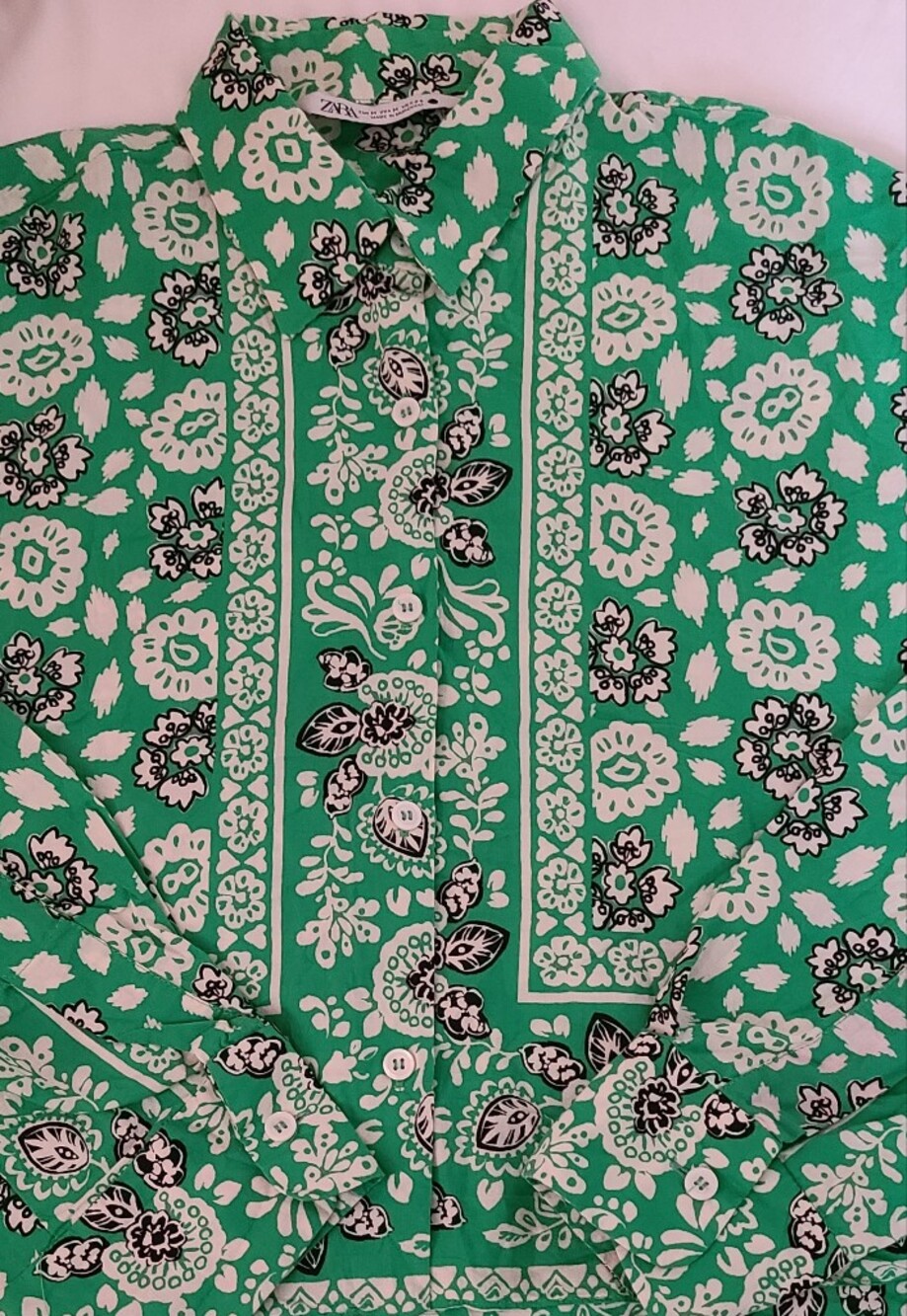 Zara Green and White Floral Button-Down Shirt